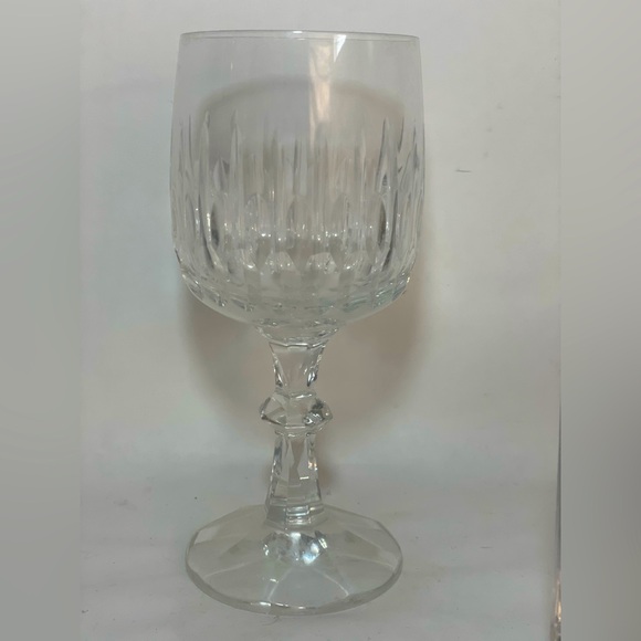 Schott-Zwiesel FLEMENCO Heavy Cut Crystal Wine Glass 6 1/8" - Light Marks - Picture 2 of 3